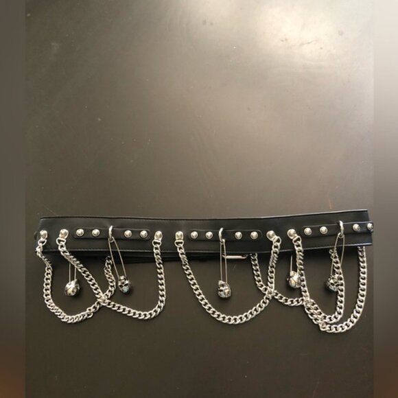 KILLSTAR Punktured statement skull safety pin belt - Picture 4 of 8